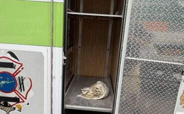 Ford-e-350-ford-econoline-1984-white-23