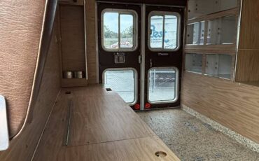 Ford-e-350-ford-econoline-1984-white-4