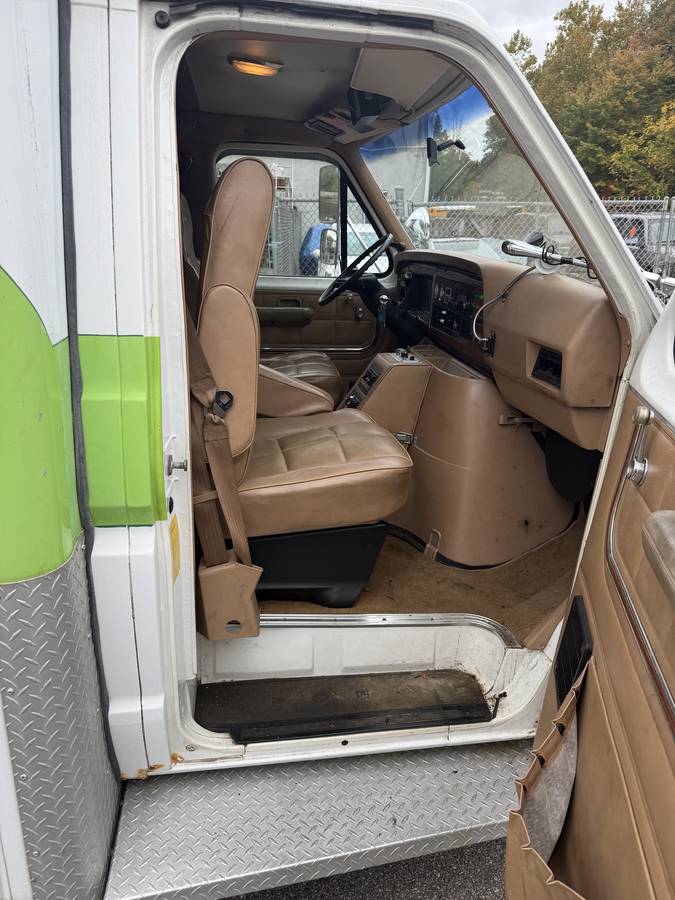 Ford-e-350-ford-econoline-1984-white-5