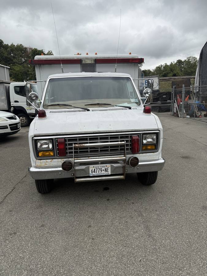 Ford-e-350-ford-econoline-1984-white-7