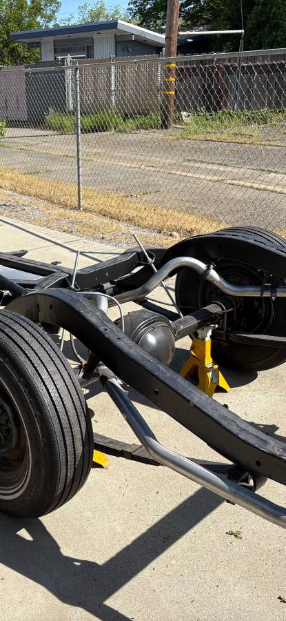 Ford-e-series-1957-green-4