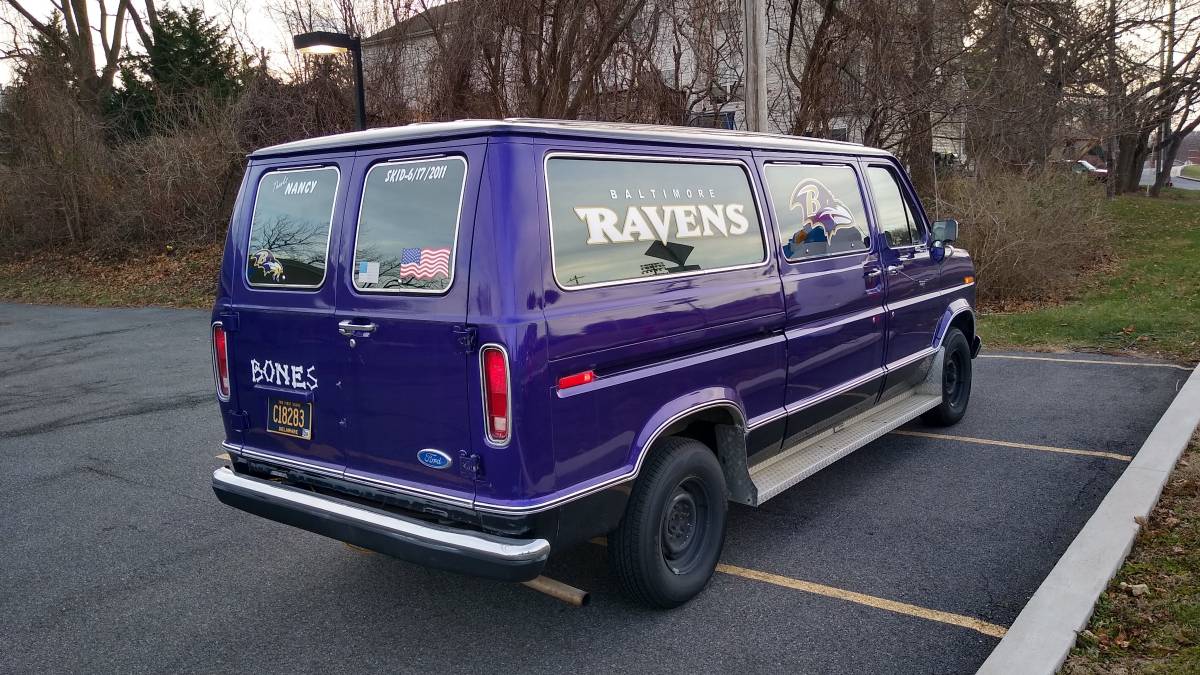 Ford-e150-club-wagon-1989-purple-2