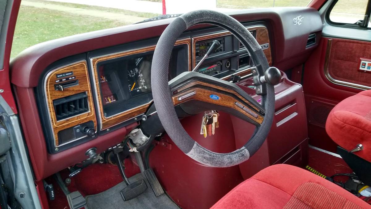 Ford-e150-club-wagon-1989-purple-4