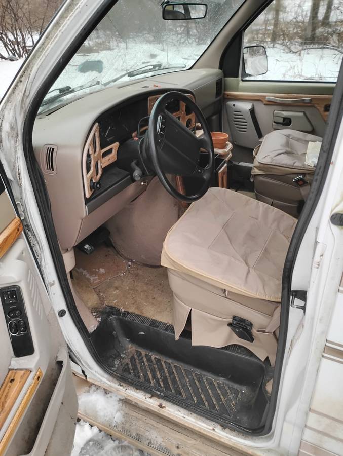 Ford-e150-conversion-van-1995-white-3