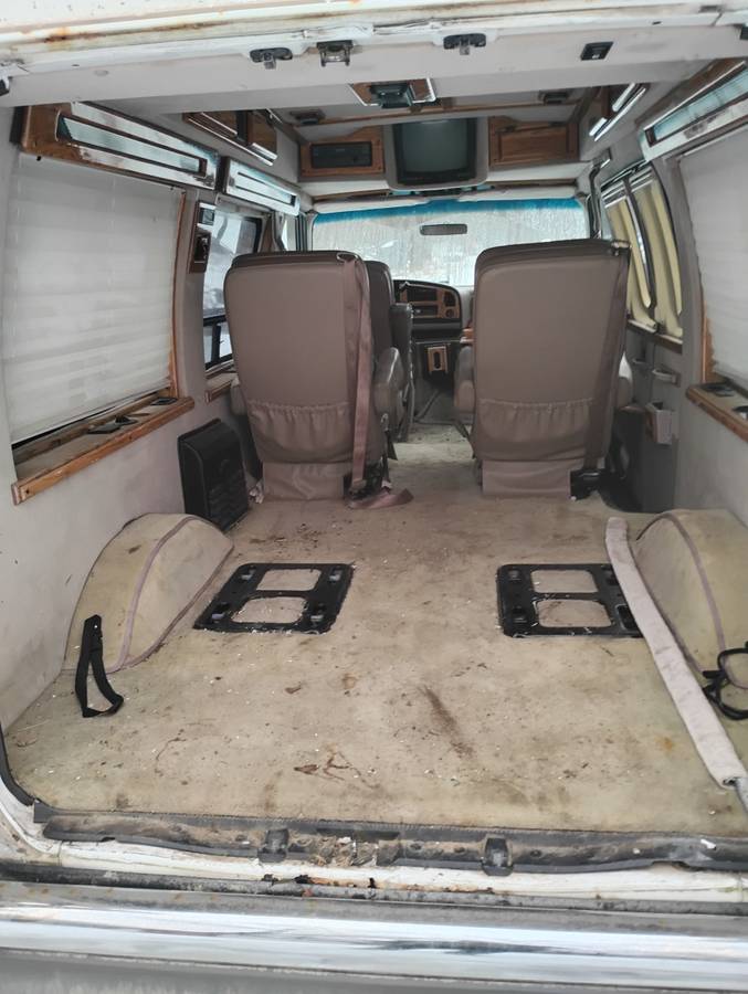 Ford-e150-conversion-van-1995-white-4