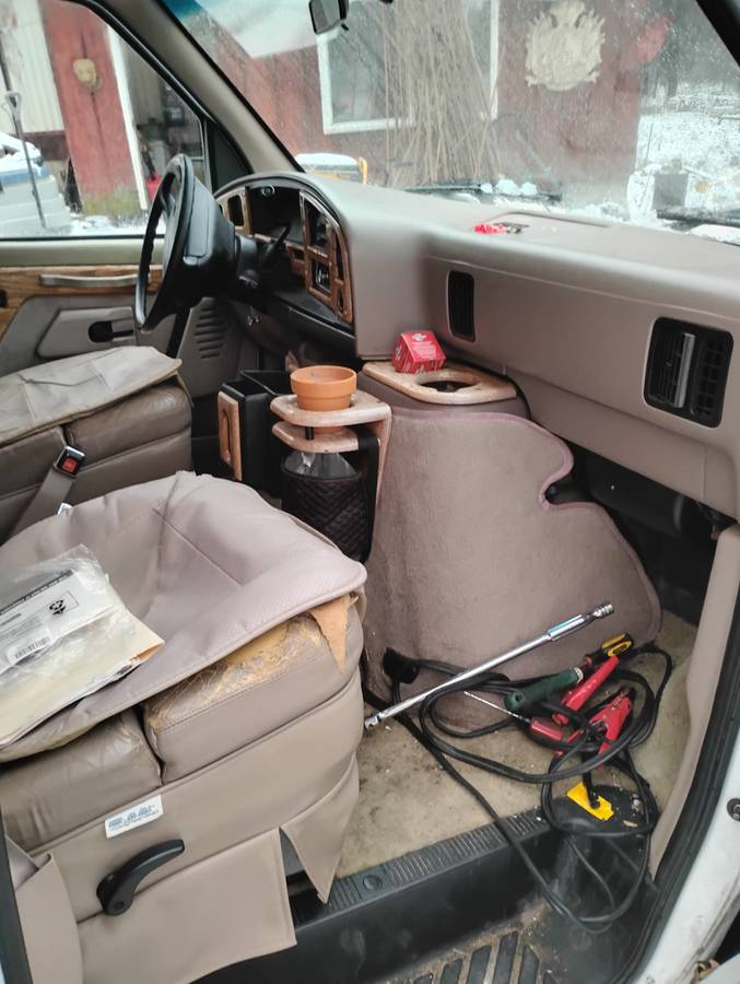 Ford-e150-conversion-van-1995-white-5