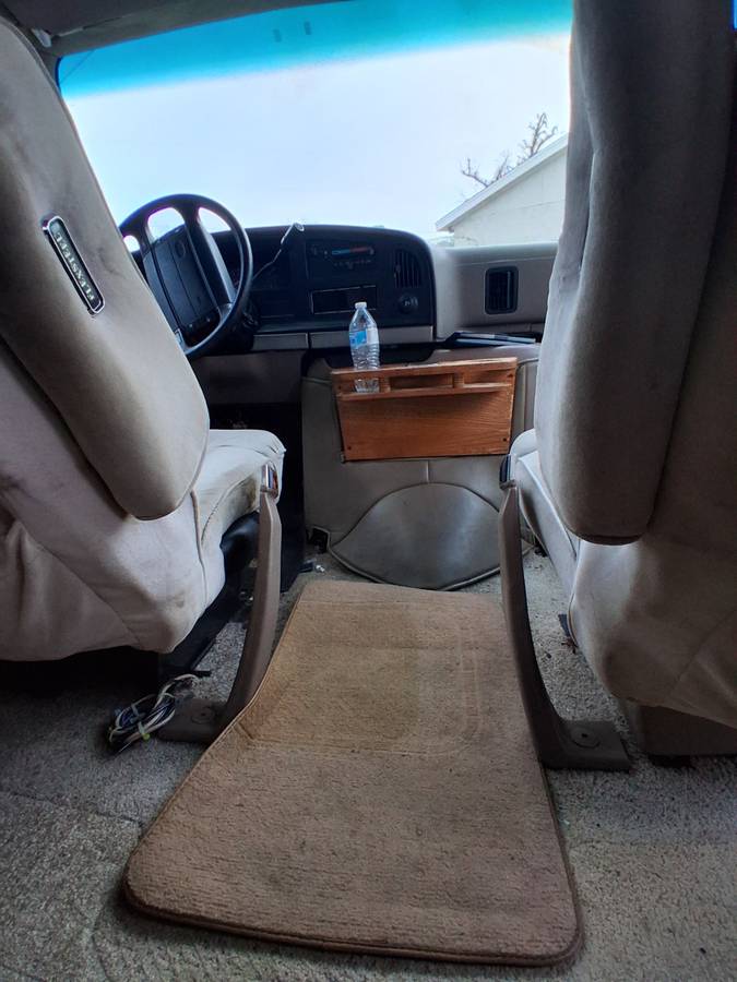 Ford-e150-winnebago-conversion-1994-green-10