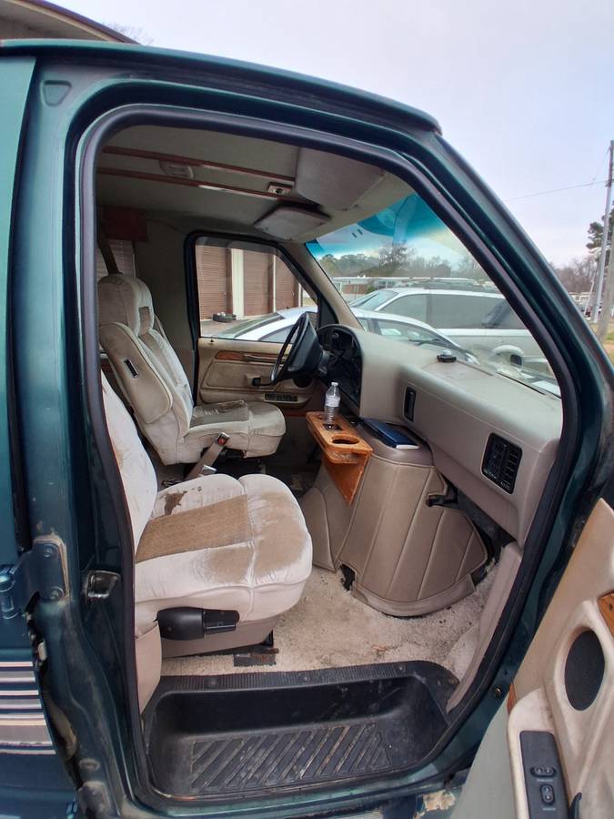Ford-e150-winnebago-conversion-1994-green-3