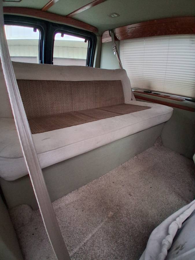 Ford-e150-winnebago-conversion-1994-green-4