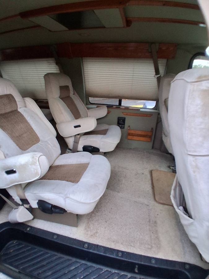 Ford-e150-winnebago-conversion-1994-green-5