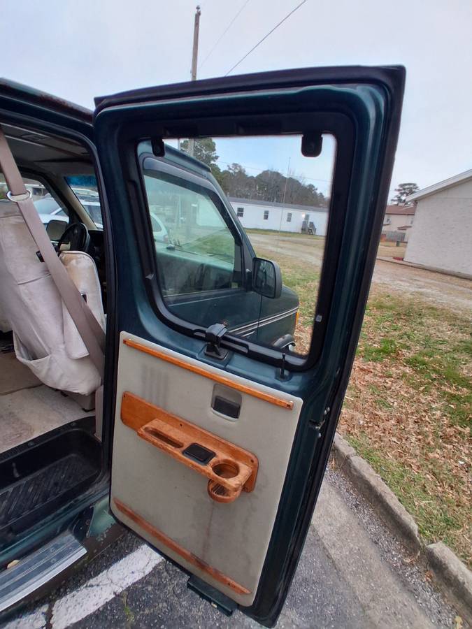 Ford-e150-winnebago-conversion-1994-green-6