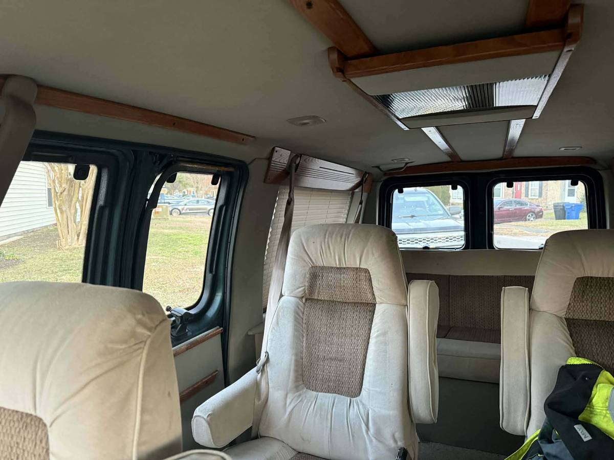 Ford-e150-winnebago-conversion-1994-green-8