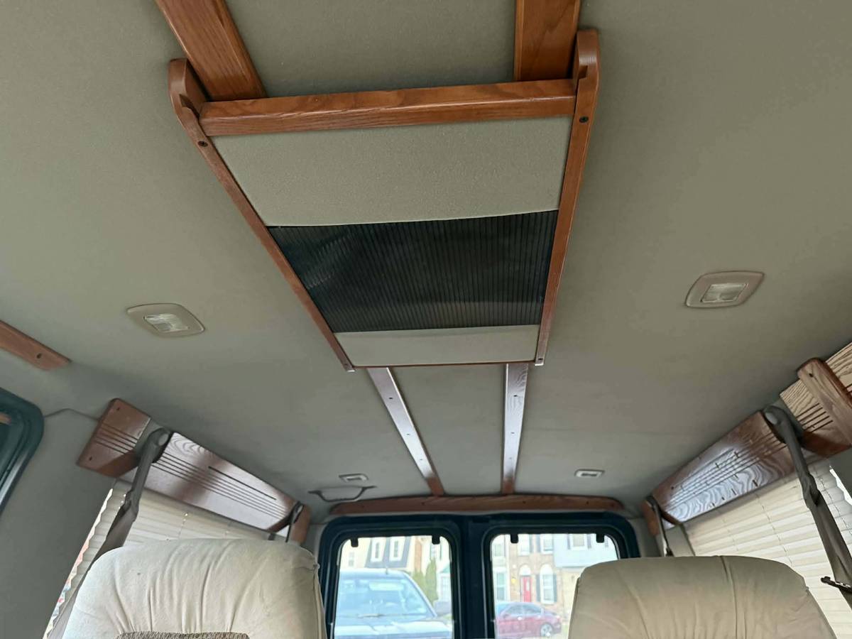 Ford-e150-winnebago-conversion-1994-green-9