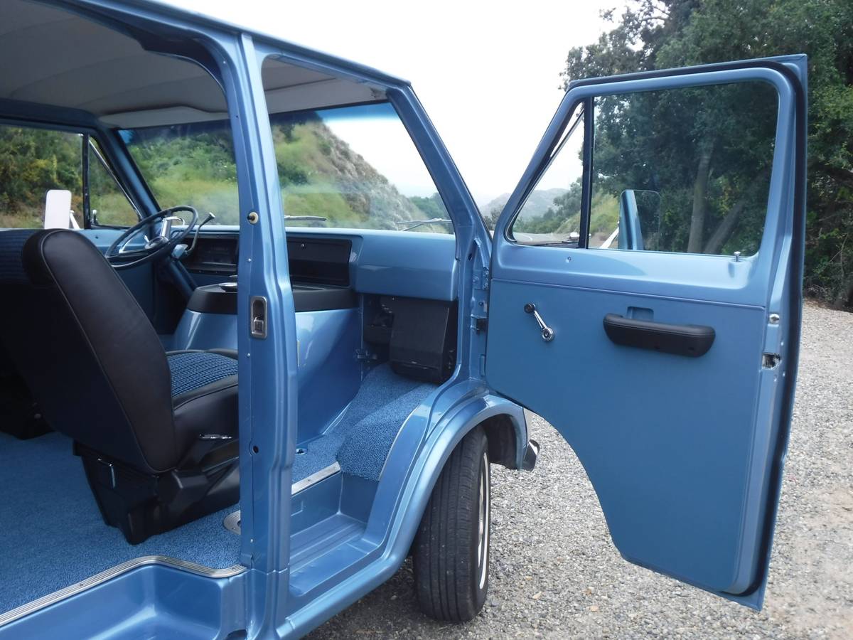 Ford-e200-1972-blue-19