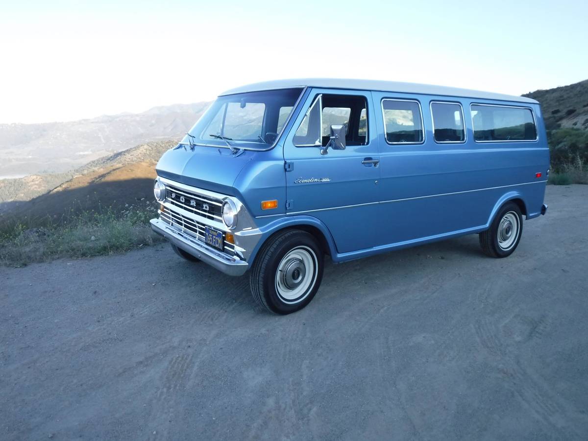 Ford-e200-1972-blue-3