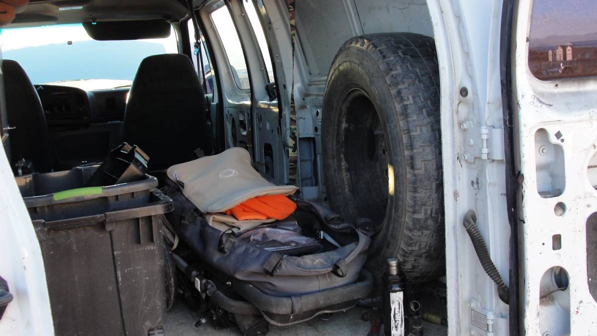 Ford-e250-econoline-cargo-van-1996-white-4