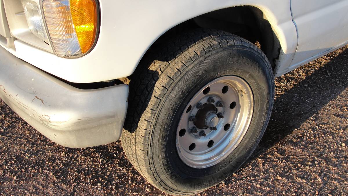 Ford-e250-econoline-cargo-van-1996-white-7