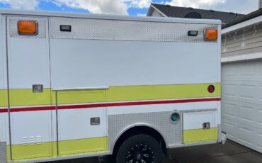 Ford-e350-4-x-4-ambulance-package-diesel-1992-white-10