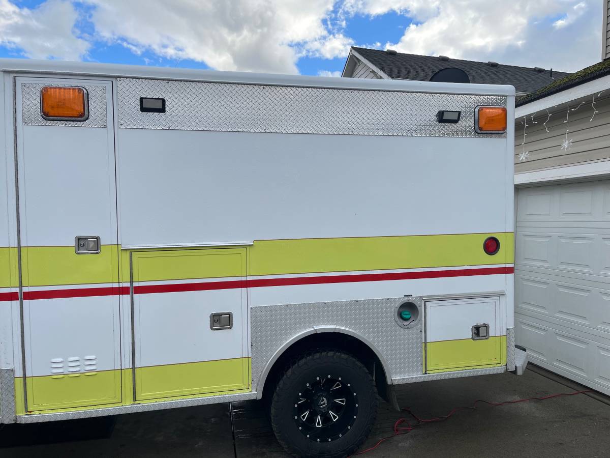 Ford-e350-4-x-4-ambulance-package-diesel-1992-white-10