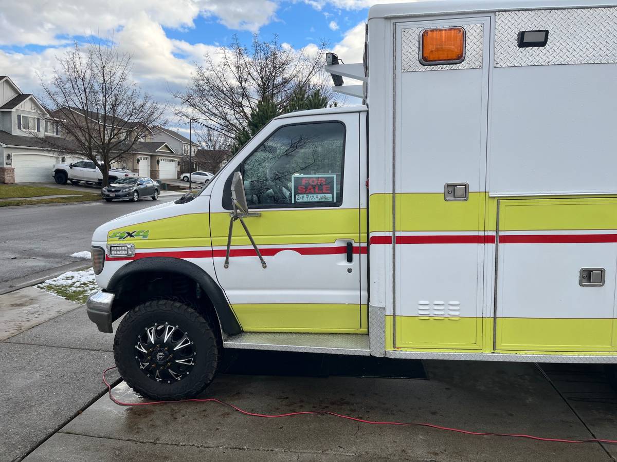 Ford-e350-4-x-4-ambulance-package-diesel-1992-white-11