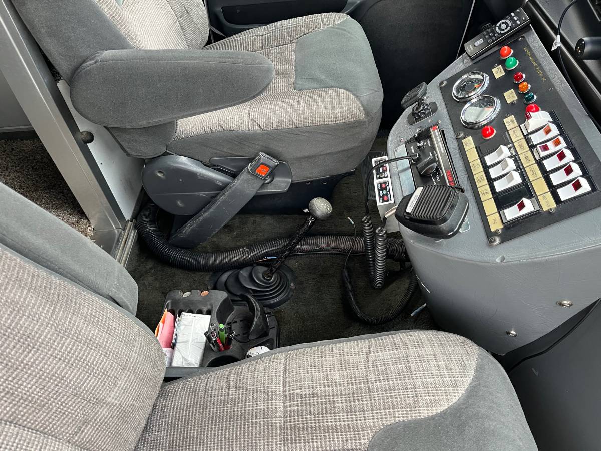 Ford-e350-4-x-4-ambulance-package-diesel-1992-white-14