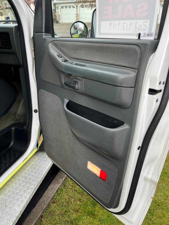 Ford-e350-4-x-4-ambulance-package-diesel-1992-white-15