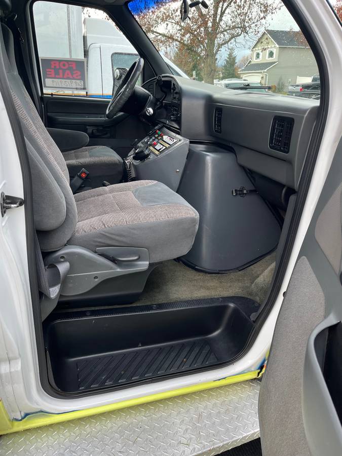 Ford-e350-4-x-4-ambulance-package-diesel-1992-white-16
