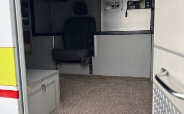 Ford-e350-4-x-4-ambulance-package-diesel-1992-white-17