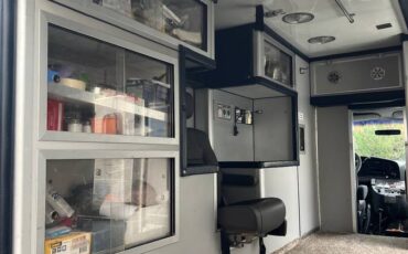 Ford-e350-4-x-4-ambulance-package-diesel-1992-white-19