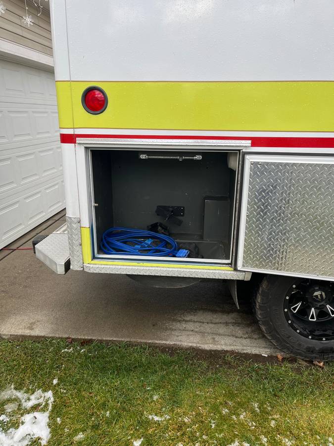 Ford-e350-4-x-4-ambulance-package-diesel-1992-white-2