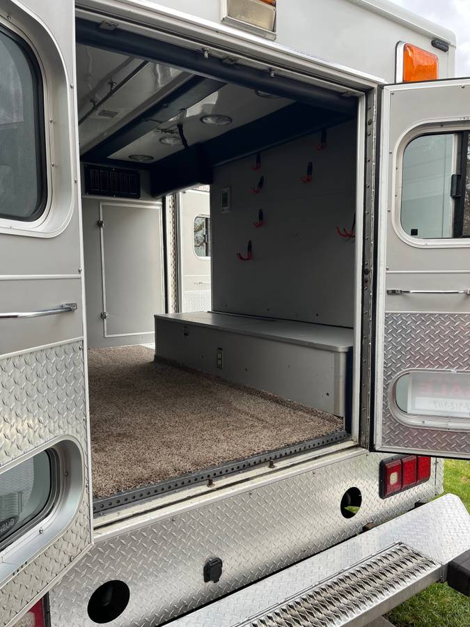 Ford-e350-4-x-4-ambulance-package-diesel-1992-white-20
