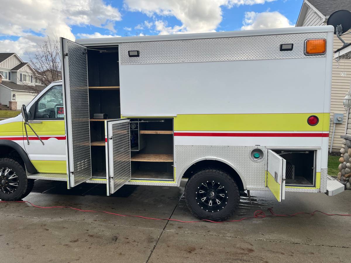 Ford-e350-4-x-4-ambulance-package-diesel-1992-white-4