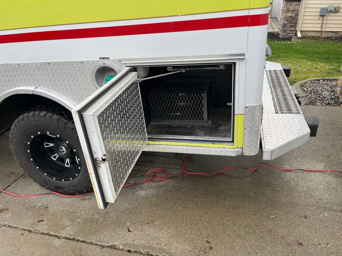 Ford-e350-4-x-4-ambulance-package-diesel-1992-white-5