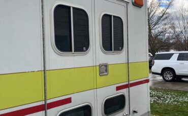 Ford-e350-4-x-4-ambulance-package-diesel-1992-white-9