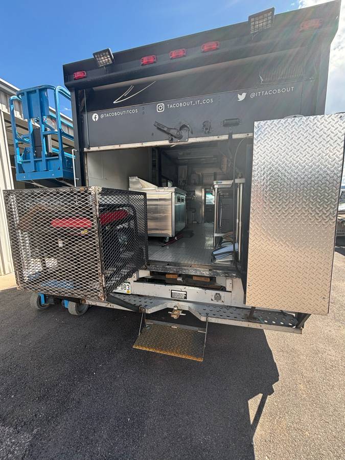 Ford-e350-box-truck-1990-black-1