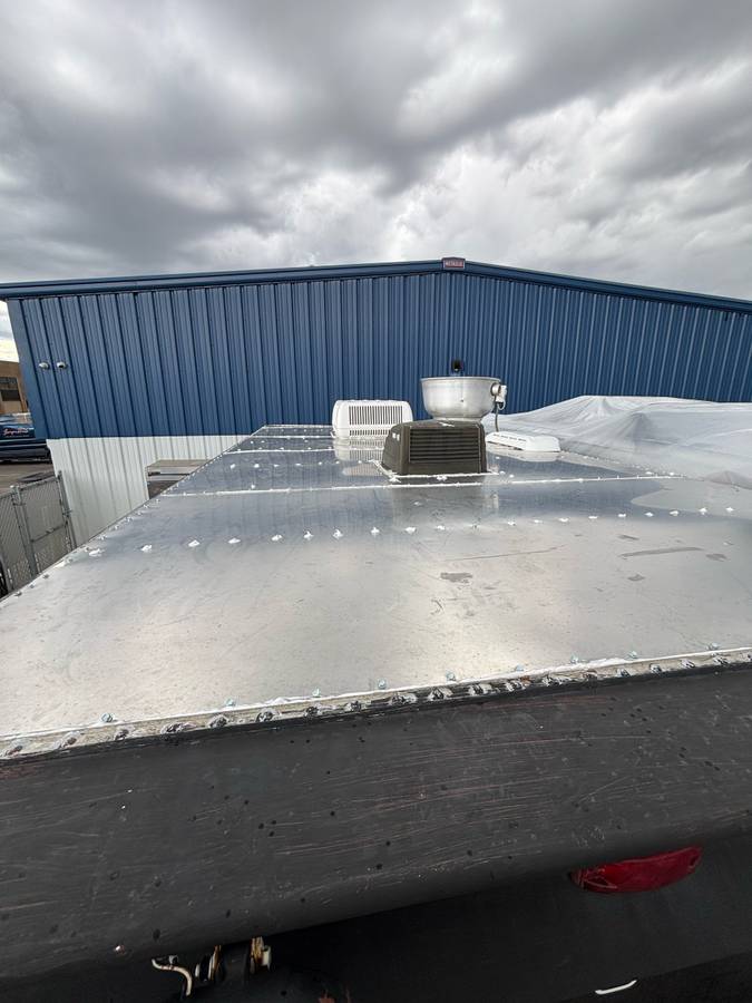 Ford-e350-box-truck-1990-black-1