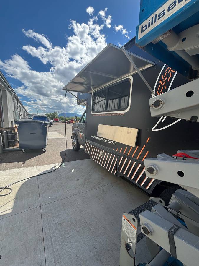 Ford-e350-box-truck-1990-black-10