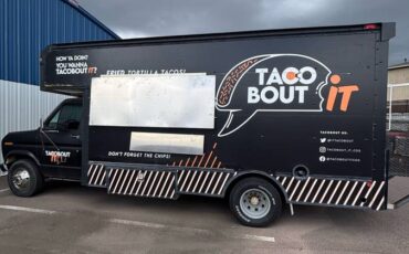 Ford-e350-box-truck-1990-black-11