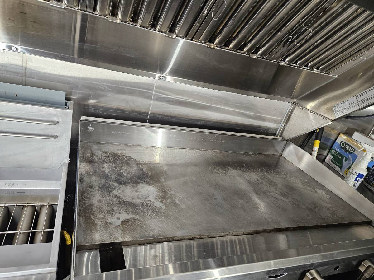 Ford-e350-box-truck-1990-black-12