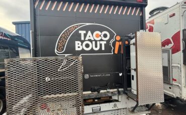 Ford-e350-box-truck-1990-black-12