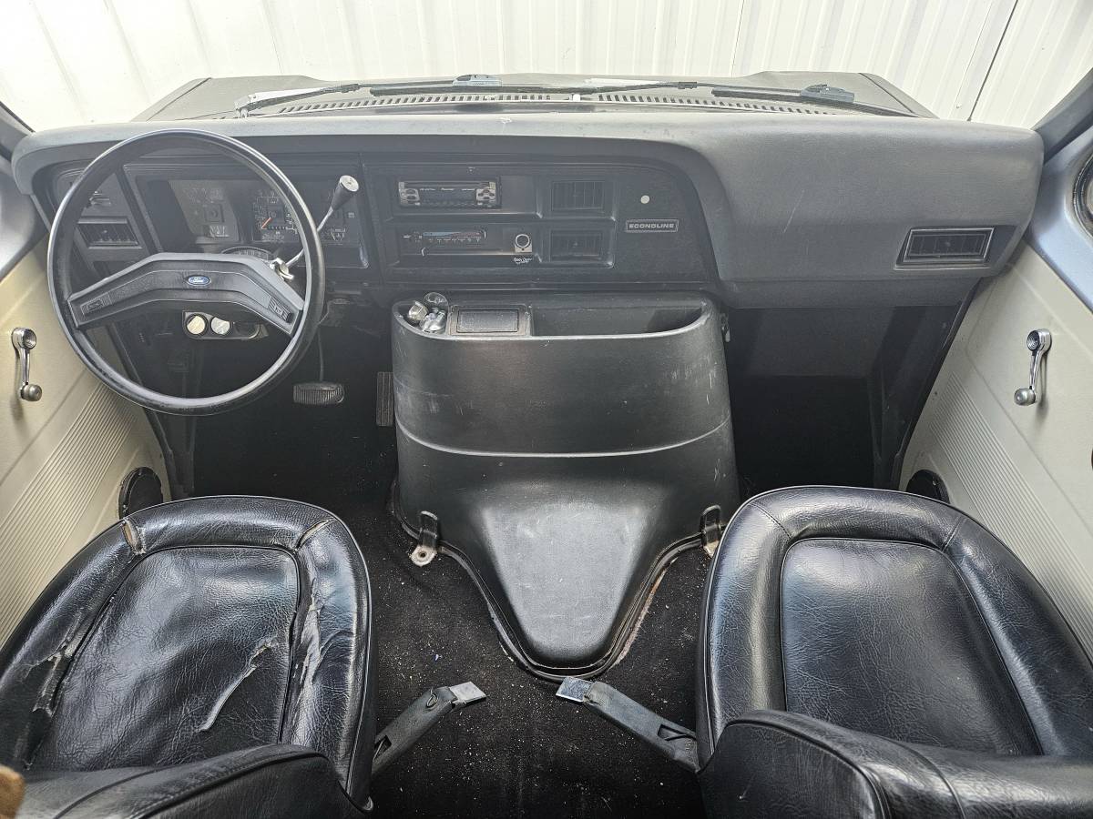 Ford-e350-box-truck-1990-black-14