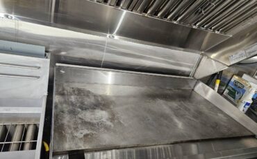 Ford-e350-box-truck-1990-black-16