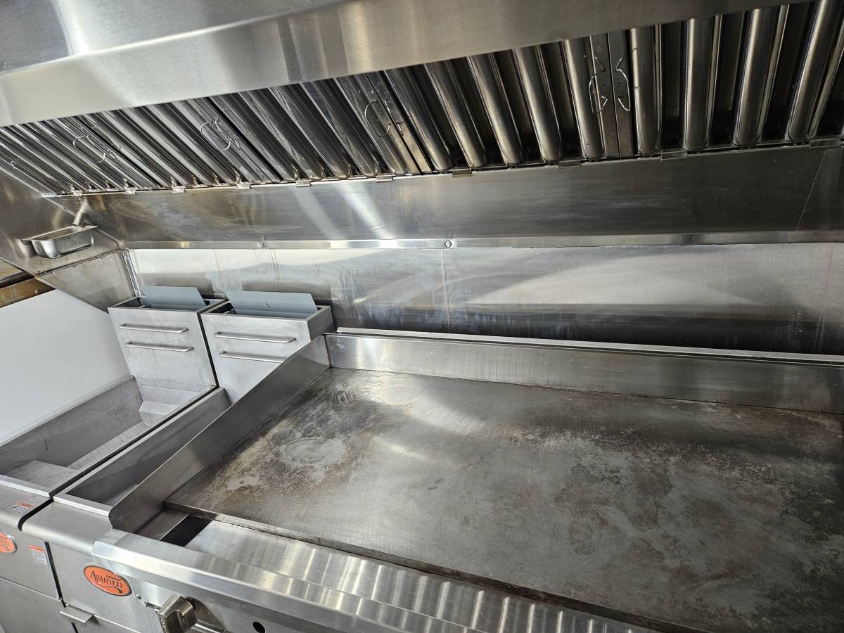 Ford-e350-box-truck-1990-black-2