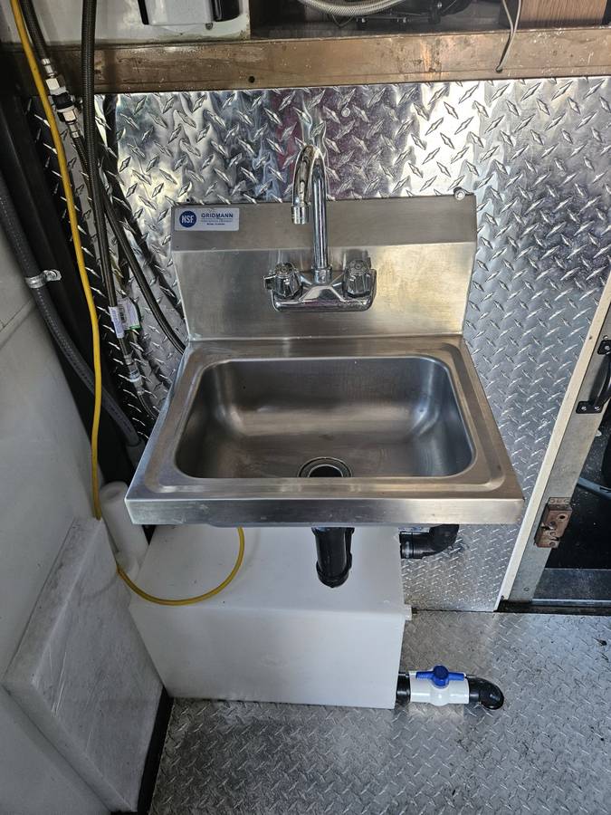 Ford-e350-box-truck-1990-black-20