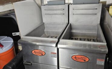 Ford-e350-box-truck-1990-black-23