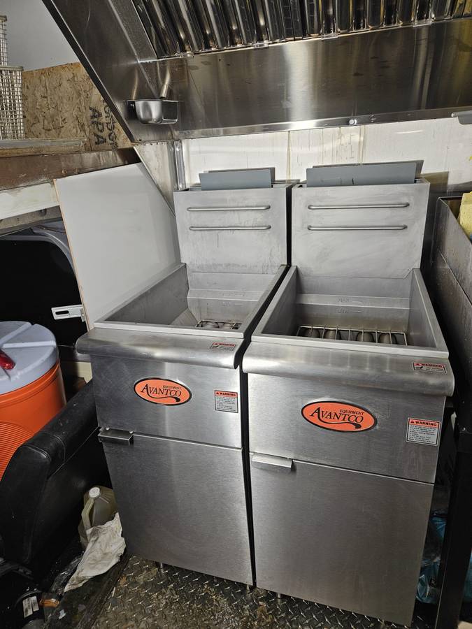 Ford-e350-box-truck-1990-black-23