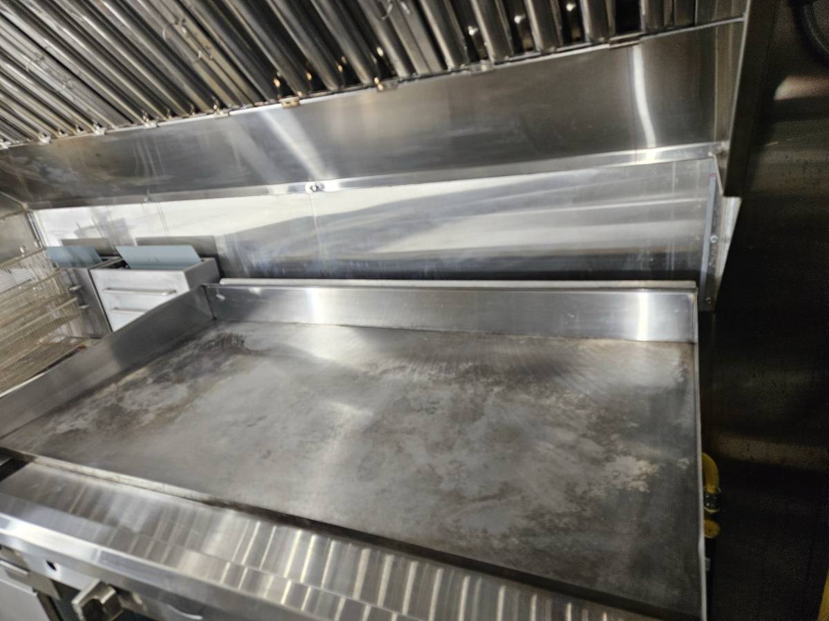 Ford-e350-box-truck-1990-black-23