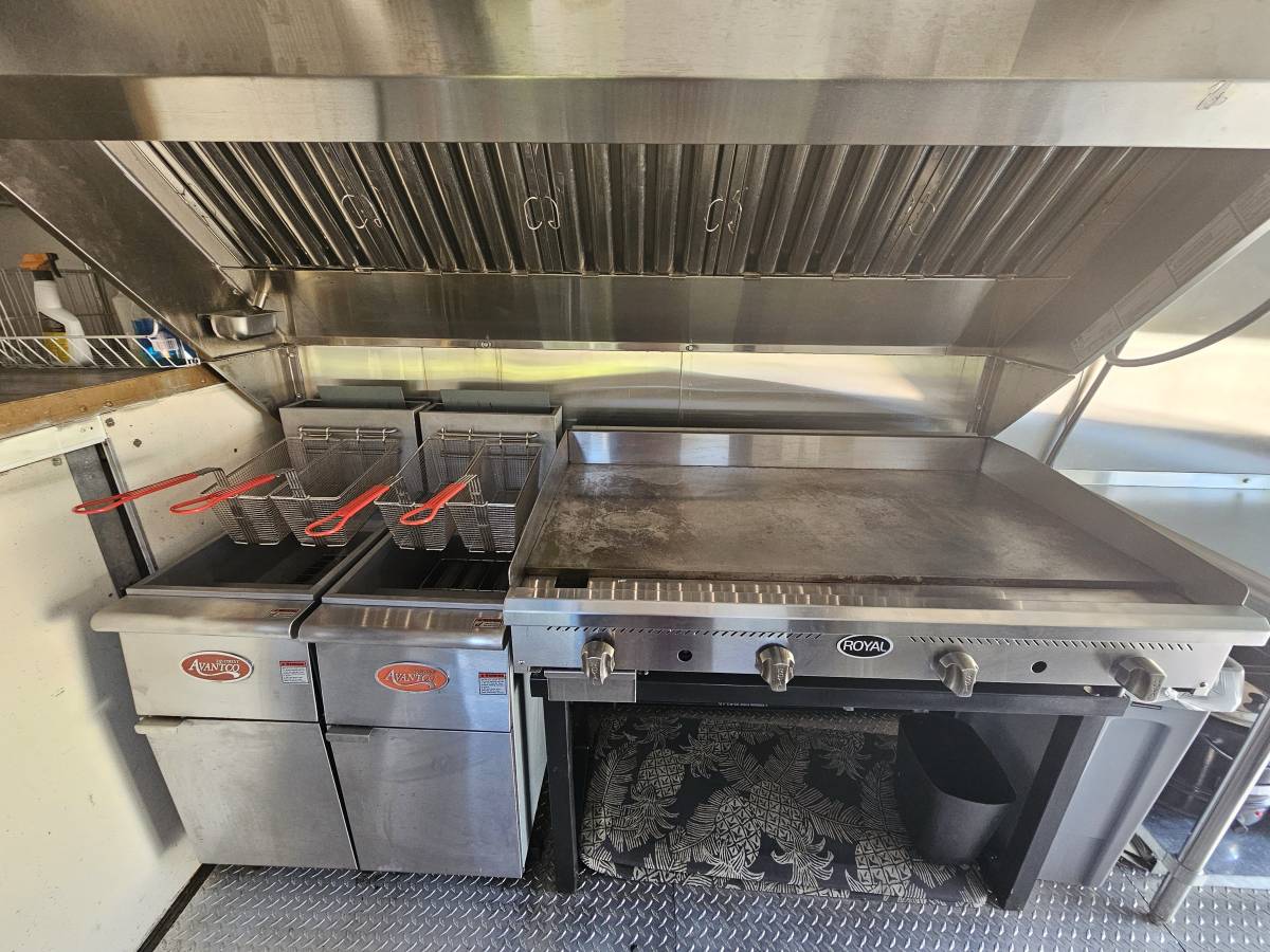 Ford-e350-box-truck-1990-black-7