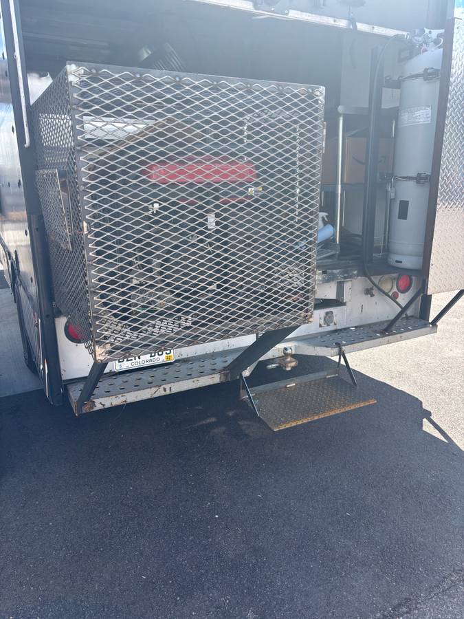 Ford-e350-box-truck-1990-black-9