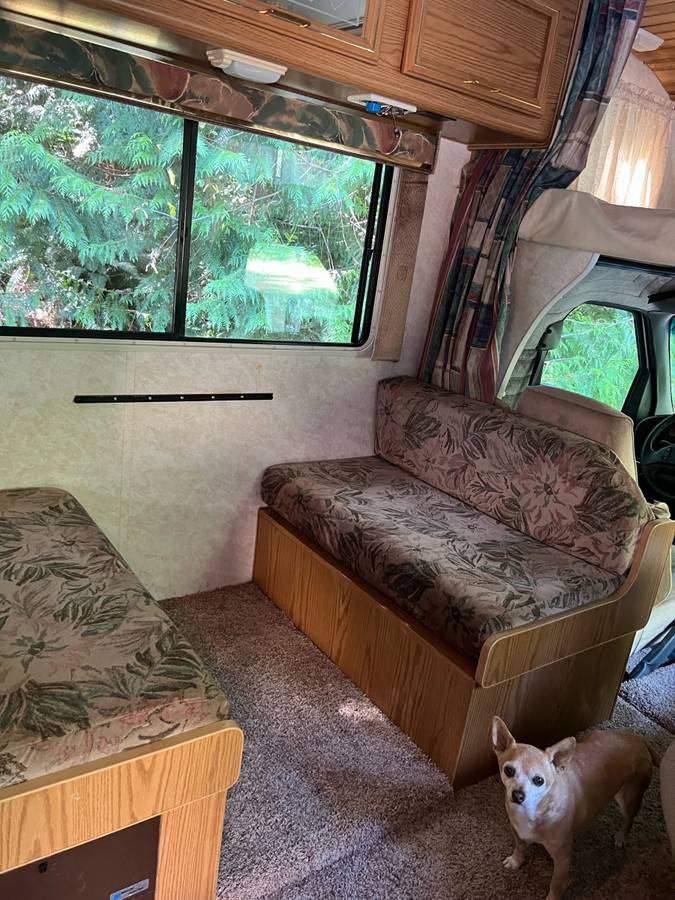 Ford-e350-class-c-1994-white-1